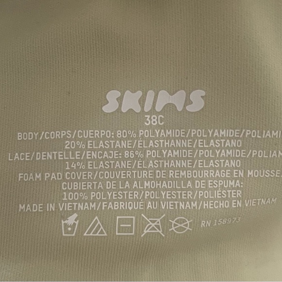 SKIMS Lace Underwire Bra in Soft Green - Picture 2 of 2